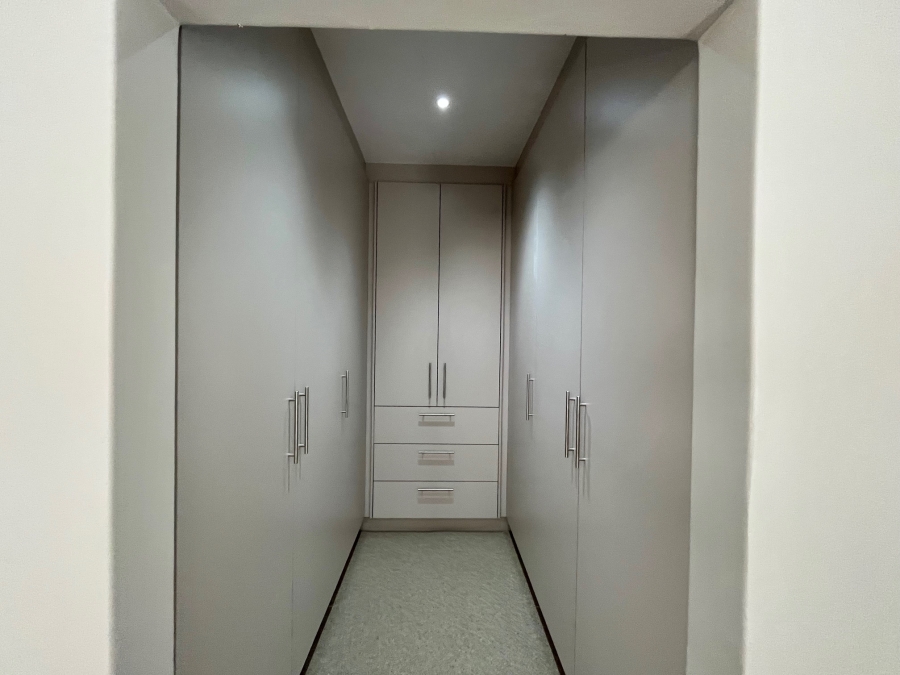 3 Bedroom Property for Sale in Bishopscourt Western Cape